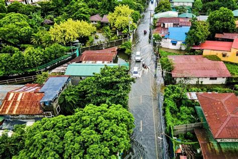 PHOTO: Typhoon Carina brings flood to Cavite .